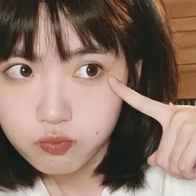 钟由希